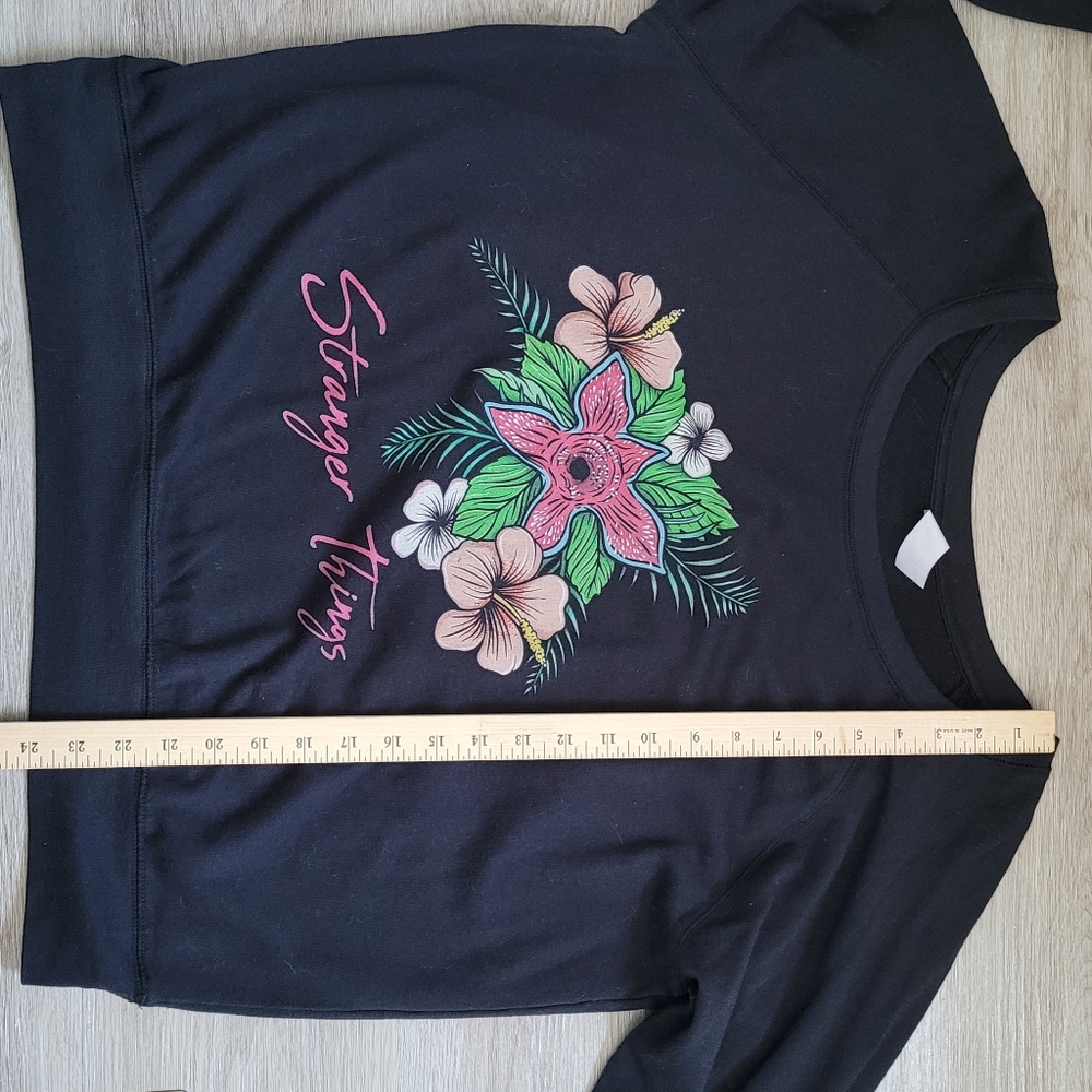 STRANGER THINGS Demogorgon Blk Floral Slouchy Sweatshirt Women's XXL  HOT TOPIC - Picture 5 of 6